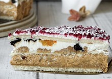 СЛИВОЧНО-КАРАМЕЛЬННЫЙ С МАЛИНОЙ